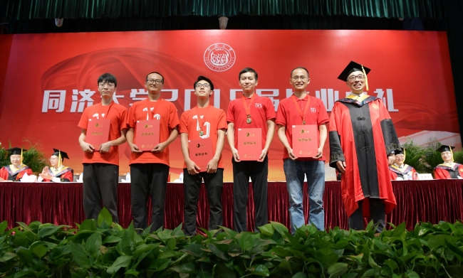 颁发证书和奖章2 颁发证书和奖章2