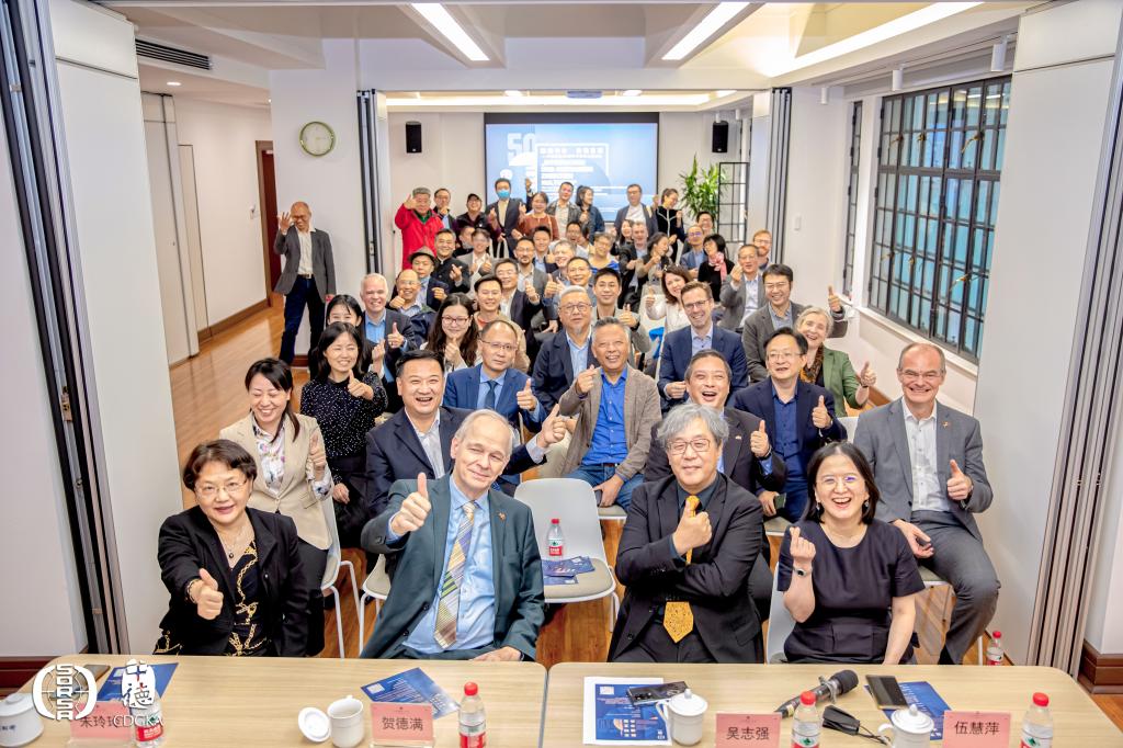 与会人员合影 与会人员合影