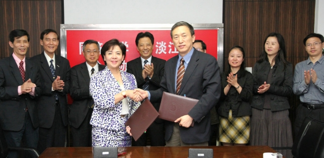 与淡江大学合作签约