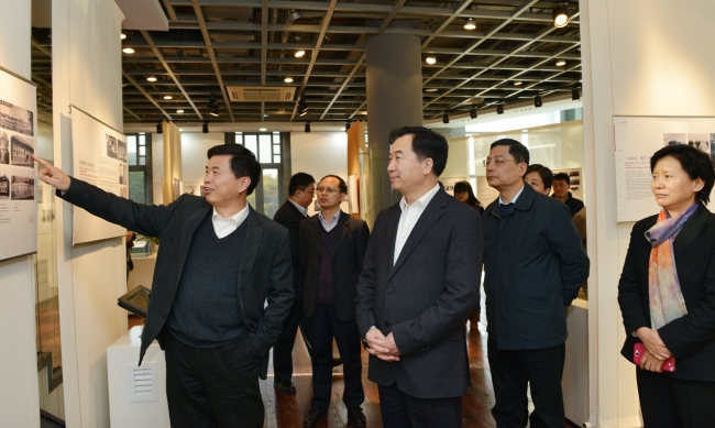 上海市委副书记李希一行来校调研1