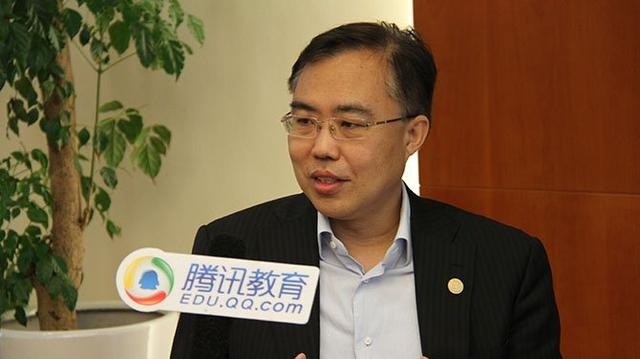 霍佳震接受采访