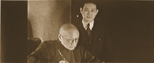 王一亭（左）七十大寿时，著名京剧大师梅兰芳（右）前来祝寿，王一亭当场画就一幅梅花相赠