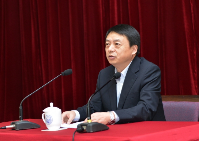 学校举行《中国共产党廉洁自律准则》和《中国共产党纪律处分条例》专题辅导报告会1