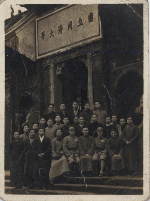 1944年志愿军与师生在李庄校门 1944年志愿军与师生在李庄校门