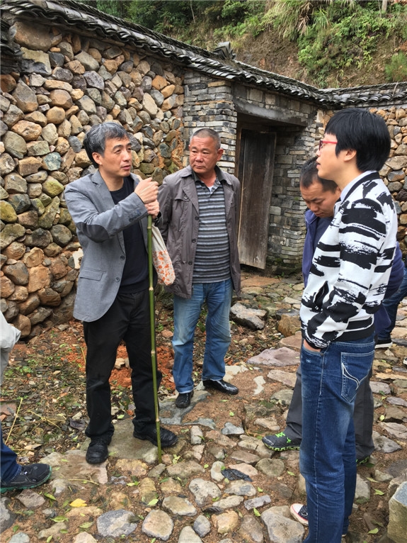 一根竹杖,杨贵庆就这样走村串巷搞规划 一根竹杖,杨贵庆就这样走村串巷搞规划