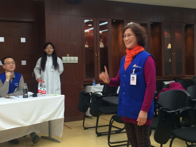 眼睛看屏幕，手语来表达 (2)