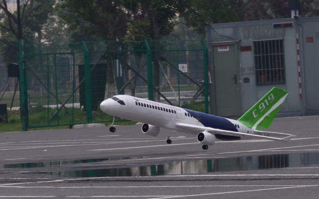 图7 C919飞机起飞了