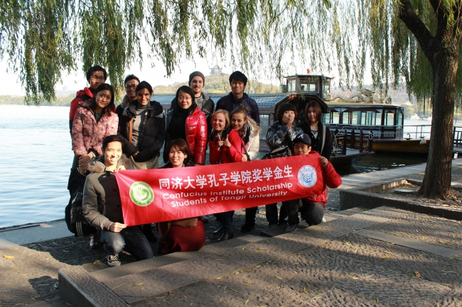 汉语介绍笑开颜 别忘回校写作业 汉语介绍笑开颜 别忘回校写作业