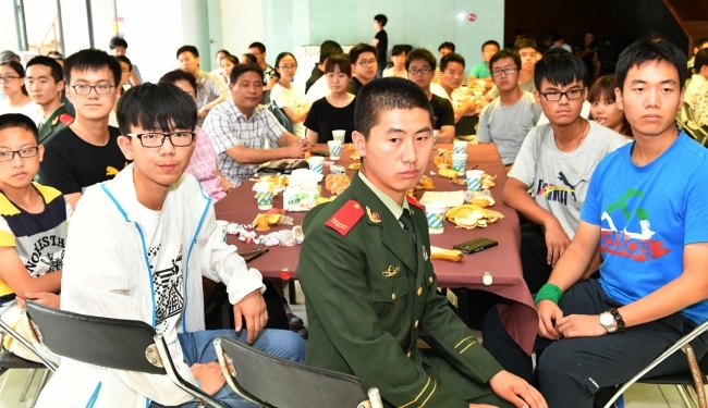 “我们的长征”2016年新生代表座谈会举行 “我们的长征”2016年新生代表座谈会举行