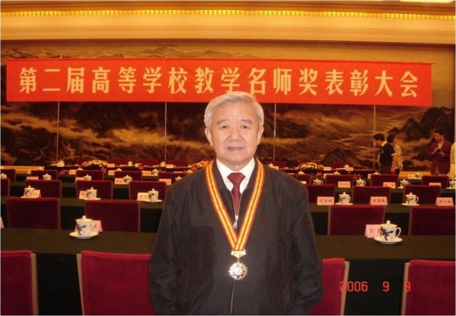 沈院士获“高校教学名师奖”