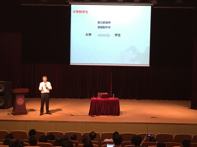 顾祥林副校长作师德报告