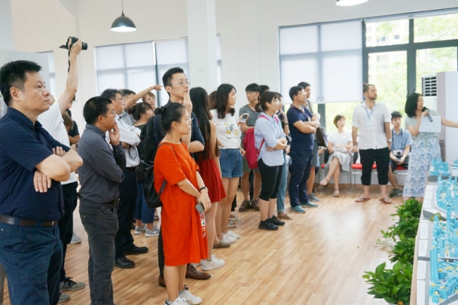 工作坊团队汇报成果现场