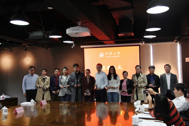 先进个人颁奖_副本 先进个人颁奖_副本