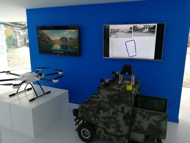 我校测绘学院教授的测绘车和无人机