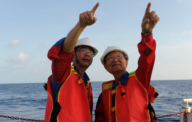 汪品先院士与丁抗教授 汪品先院士与丁抗教授